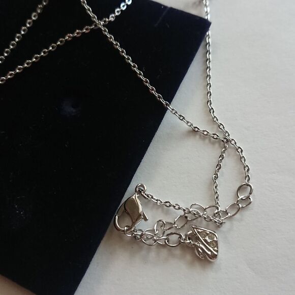 SWAROVSKI sparkly Circle Pendant necklace - Picture 5 of 7